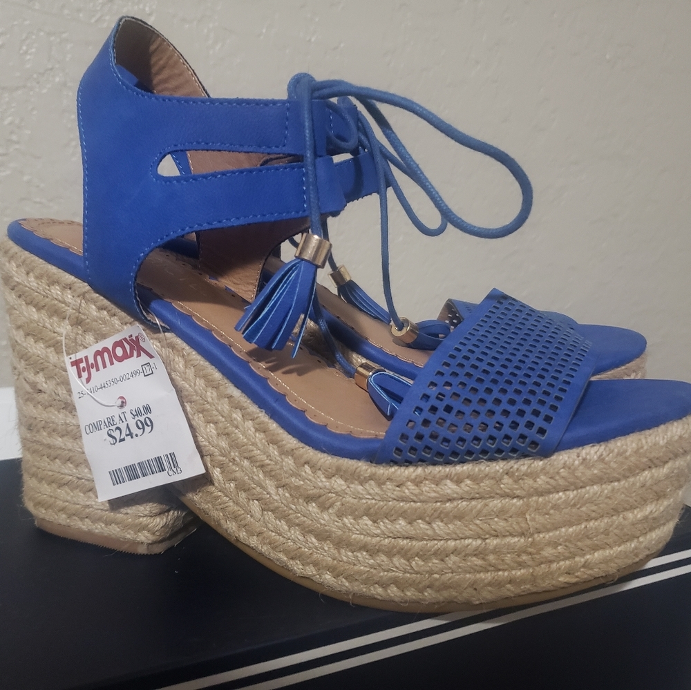 NWT 🔥Strap Ankle Wedges Size 9